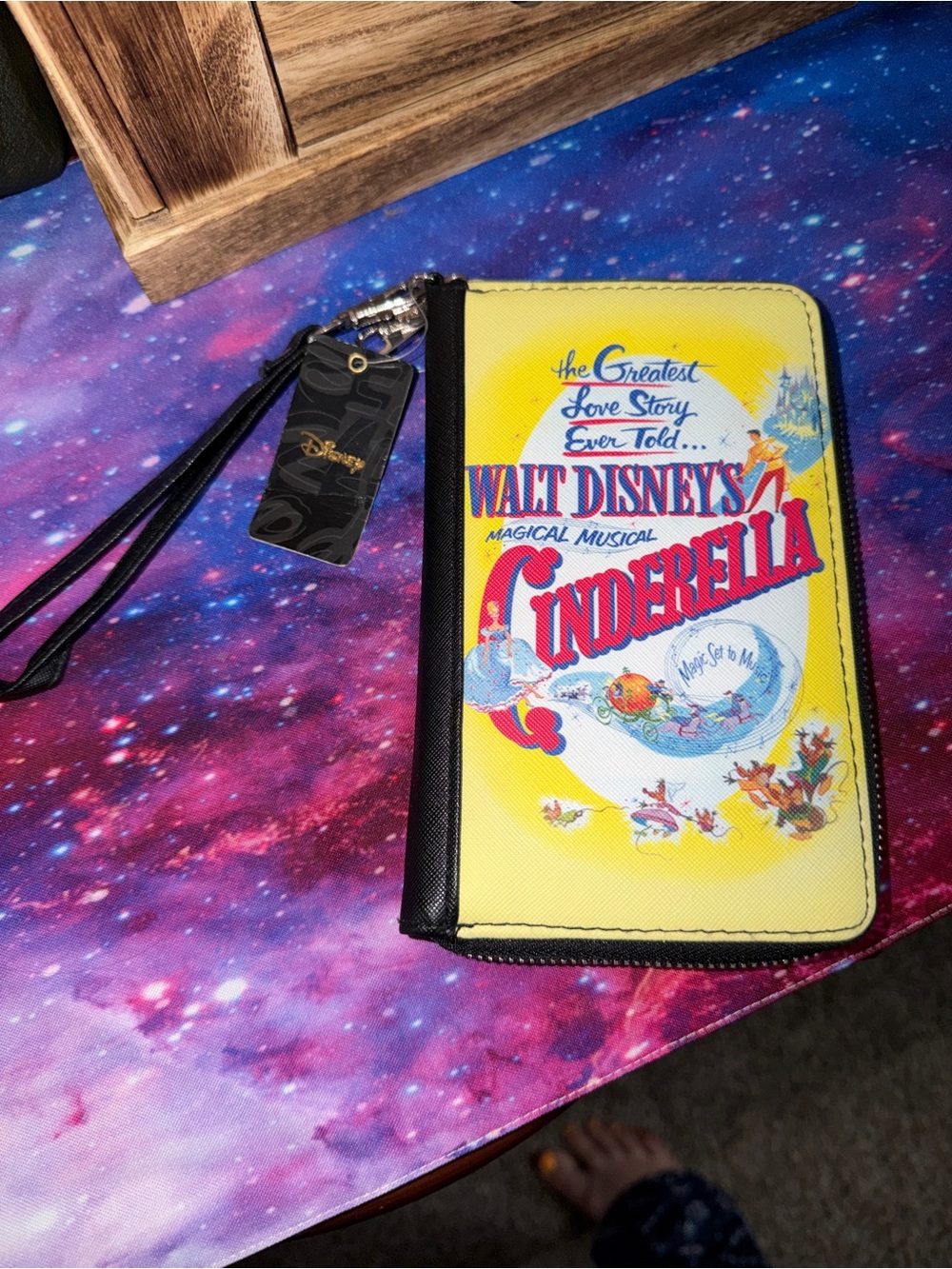 NWT Buckle-Down Disney Cinderella zip-around wristlet